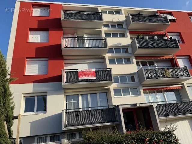 Appartement à SAINTE-GENEVIEVE-DES-BOIS