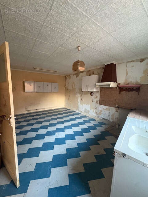 Maison à VIC-LE-COMTE