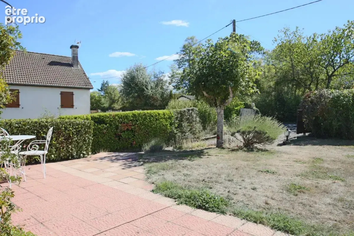 Pavillon sur 1344 m² de terrain avec piscine carrelée de 4 x 8 m - photo 2