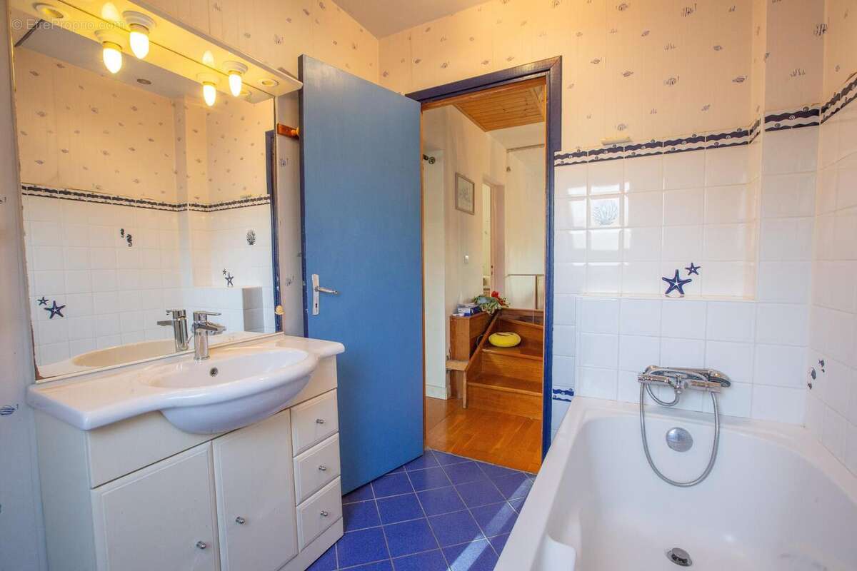 Photo 7 - Maison à LE MESNIL-SAINT-DENIS