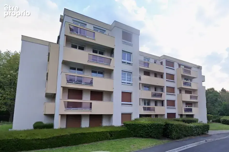 RARE F3 71m² + 2 balcons résidence du BOIS DE VAIRES. Entrée, placards, cuisine équipée ouverte sur séjour double, 1 ou 2 chambr - photo 1