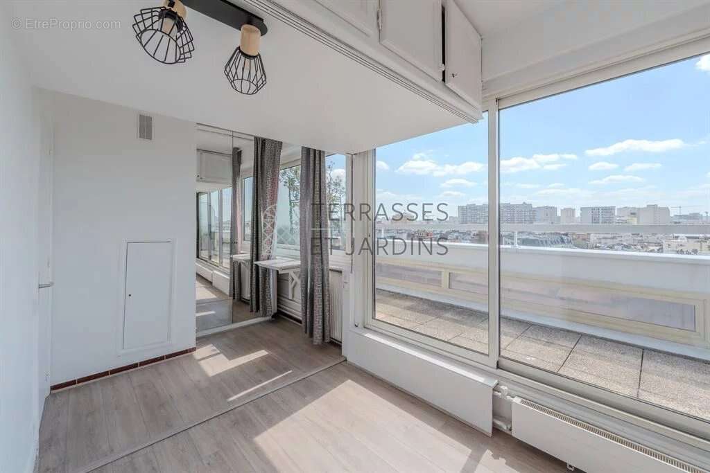 Appartement à PARIS-14E