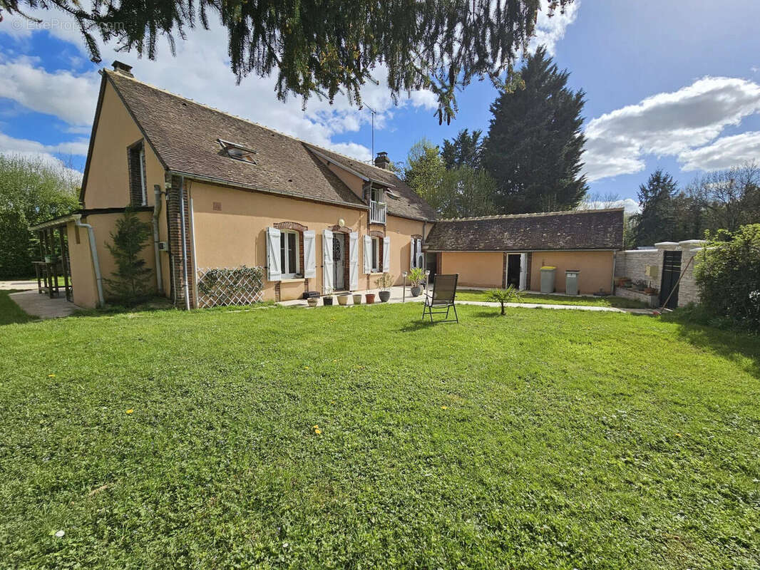 Maison à SAVIGNY-SUR-CLAIRIS