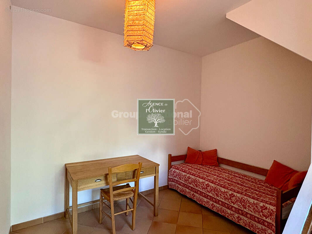 ARLES. Appartement dans un hôtel particulier - photo 11