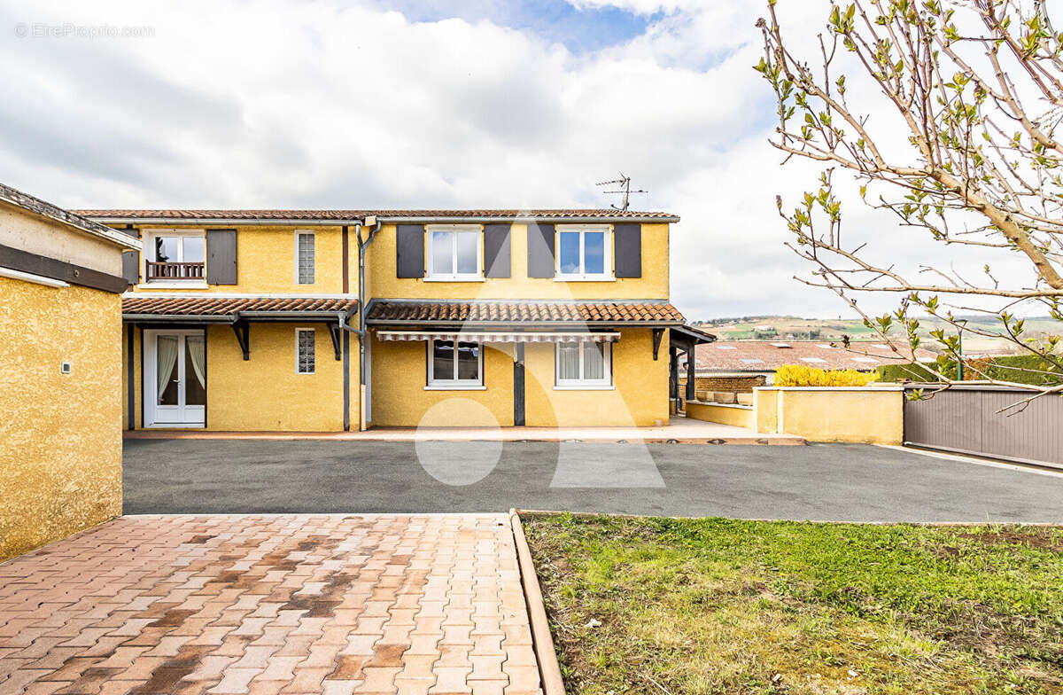 Maison à CHAZAY-D&#039;AZERGUES