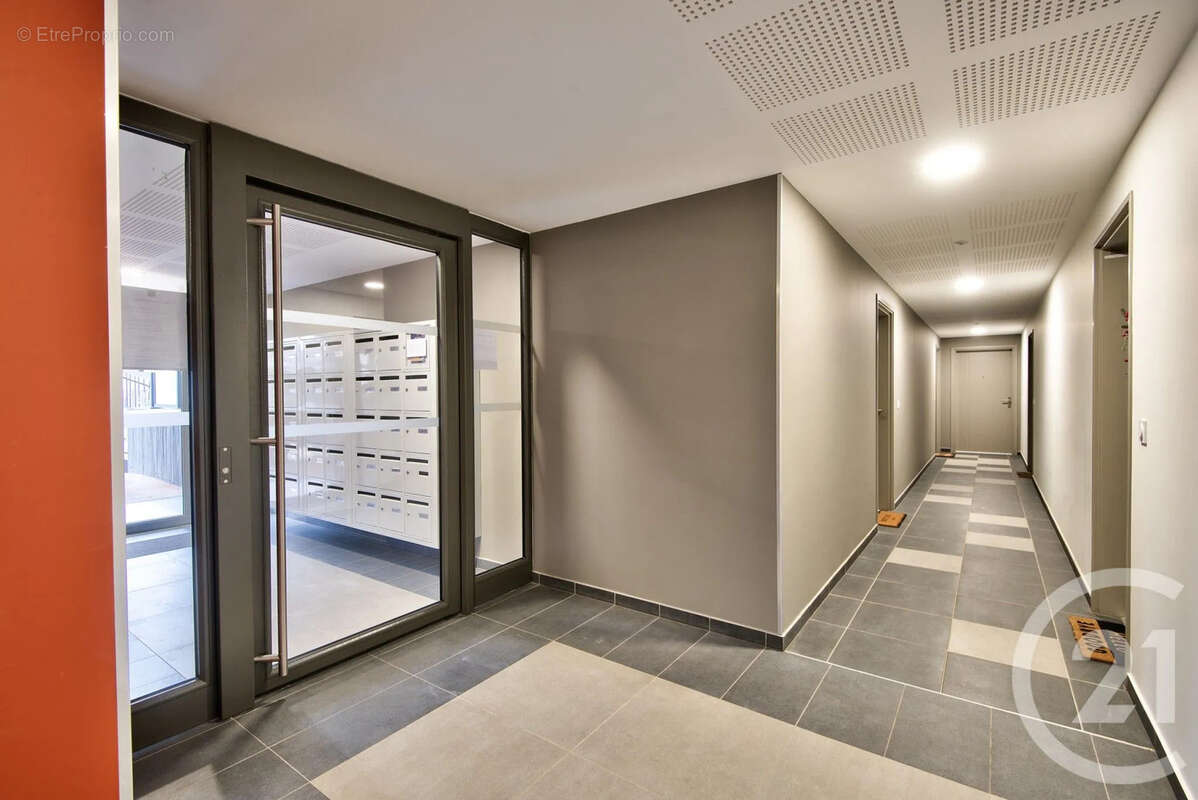 Appartement à SAINT-LAURENT-DU-VAR