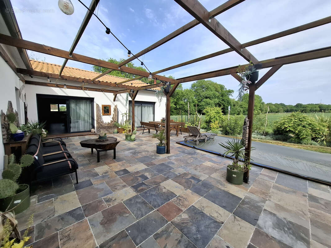 Maison à SAINT-GEORGES-DES-COTEAUX