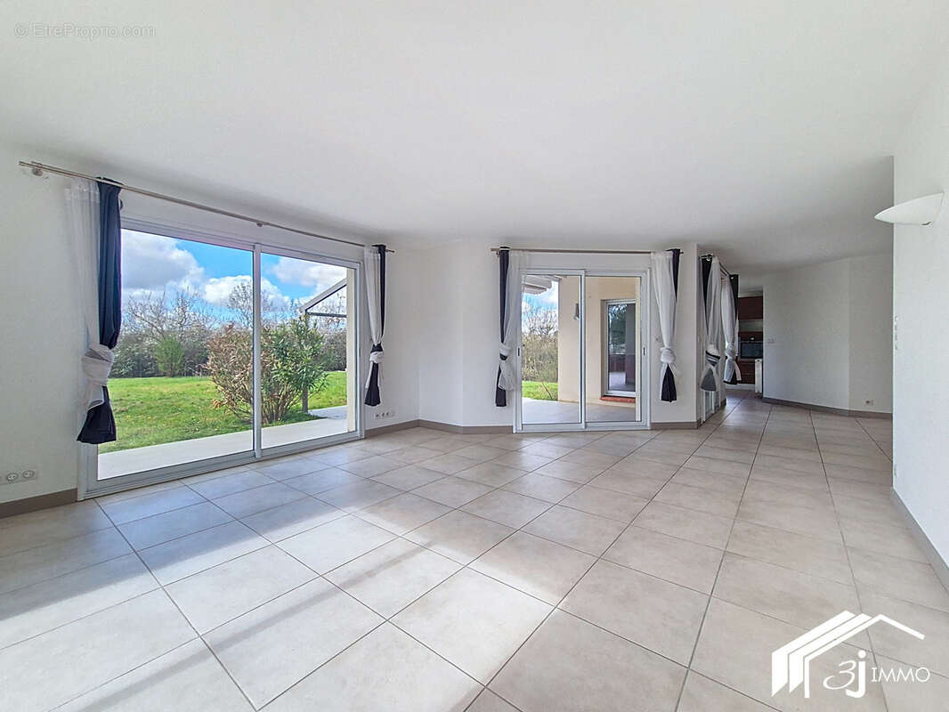 Maison à LA SALVETAT-SAINT-GILLES