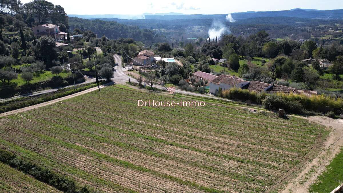 Terrain 1261 m² à Cotignac  - photo 2