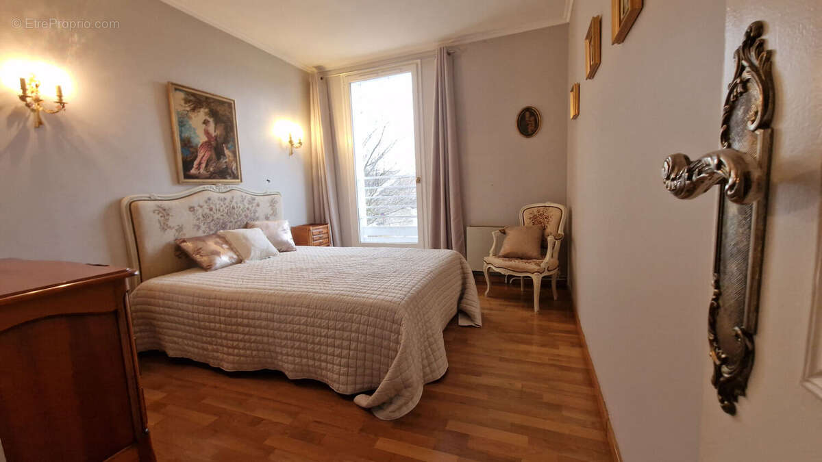 Maison à VOISINS-LE-BRETONNEUX