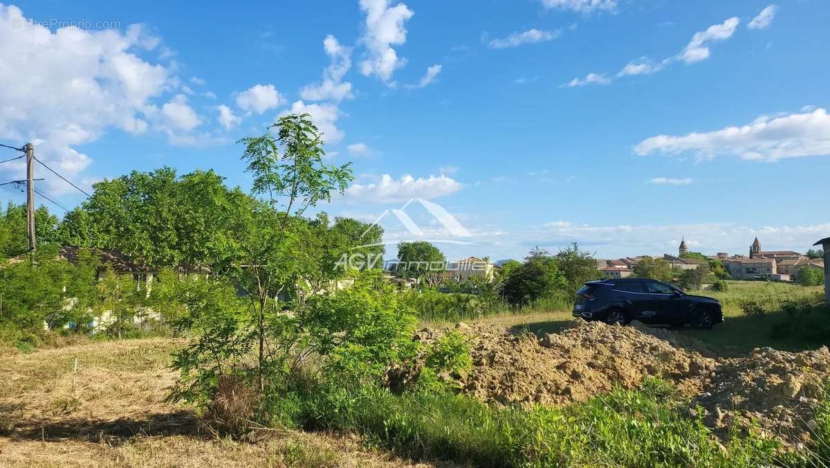Terrain à SAINT-JEAN-DE-MARUEJOLS-ET-AVEJAN