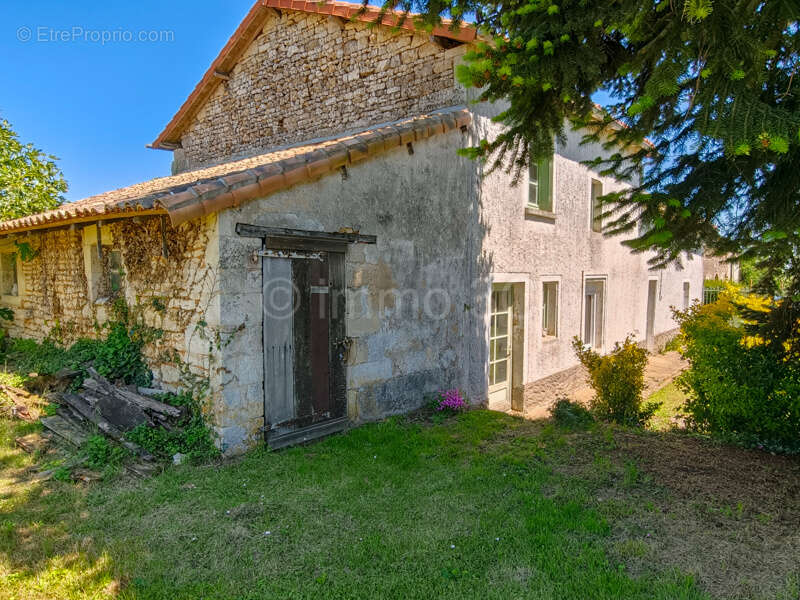 Maison à RUFFEC