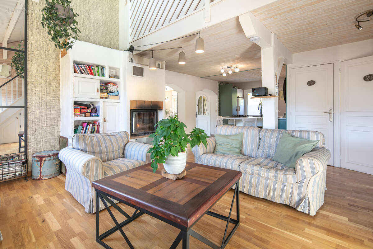 Maison à SAINT-VINCENT-DE-MERCUZE