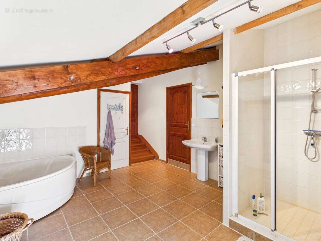 Superbe Maison de Maître avec Piscine Chauffée, Maison d'Amis et Jardins Privés - photo 18