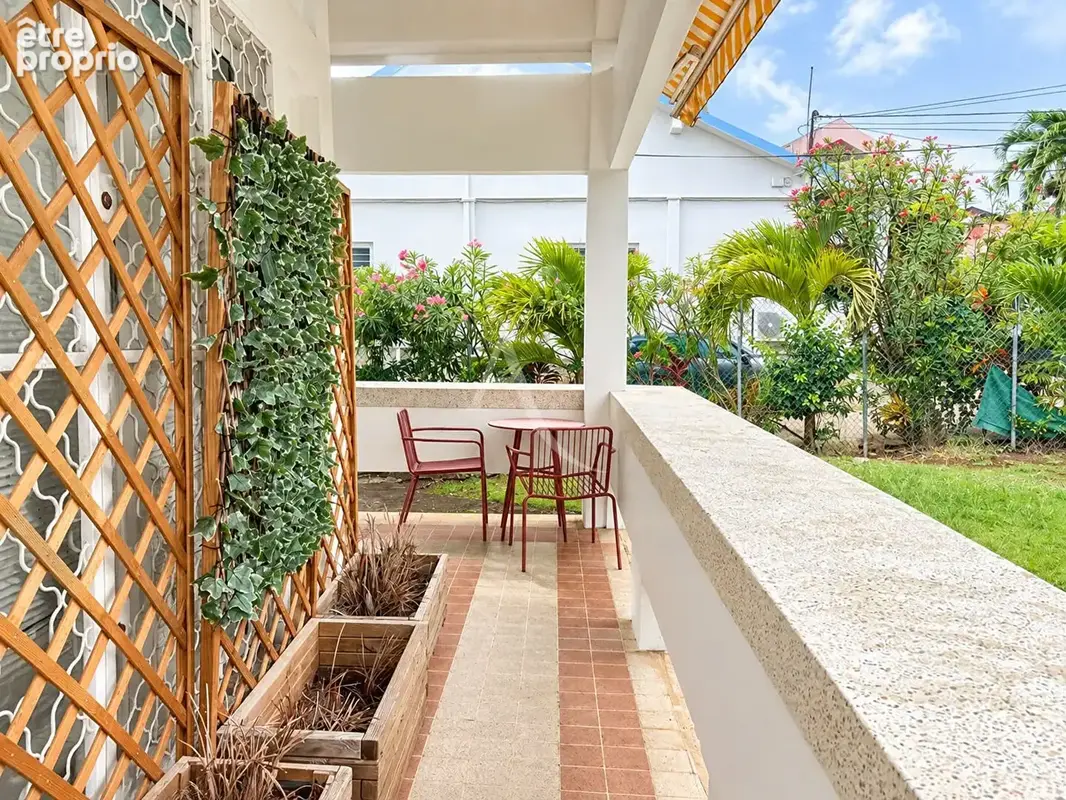 EN EXCLUSIVITE: Immeuble Fort De France 7 pièce(s) 152.17 m2 + annexes. - photo 3