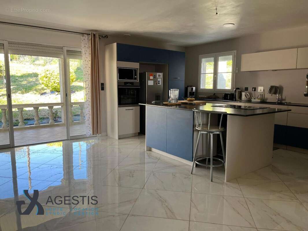   - Maison à ROQUECOURBE