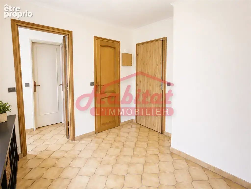 CHELLES - Appartement T4 avec 2 Chambres- Cave - Parkings - photo 8