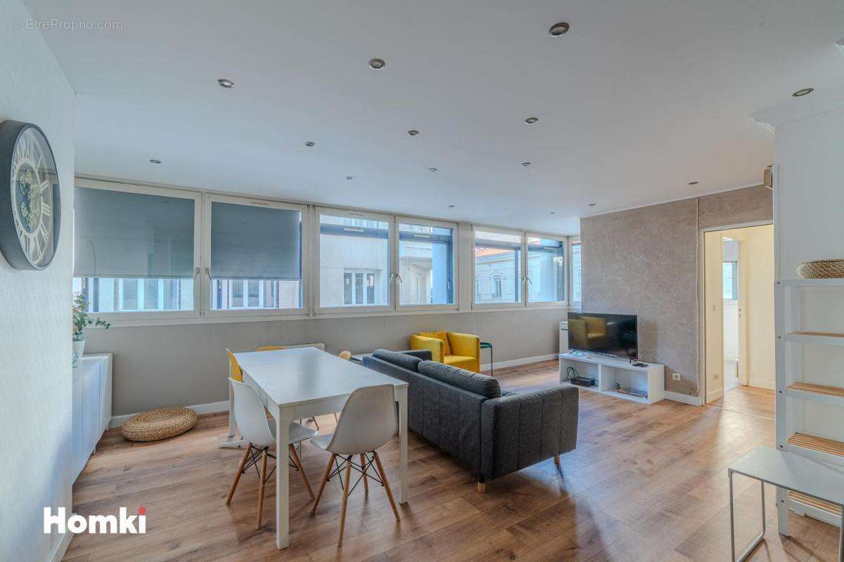 Appartement T4 de 80 m2 à Saint-Étienne 42000, Rue Charles de Gaulle - photo 3