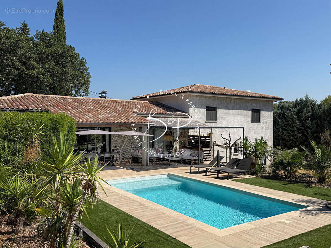 Draguignan Maison contemporaine de 154 m² , 4 ch avec piscine, terrain plat. - photo 2