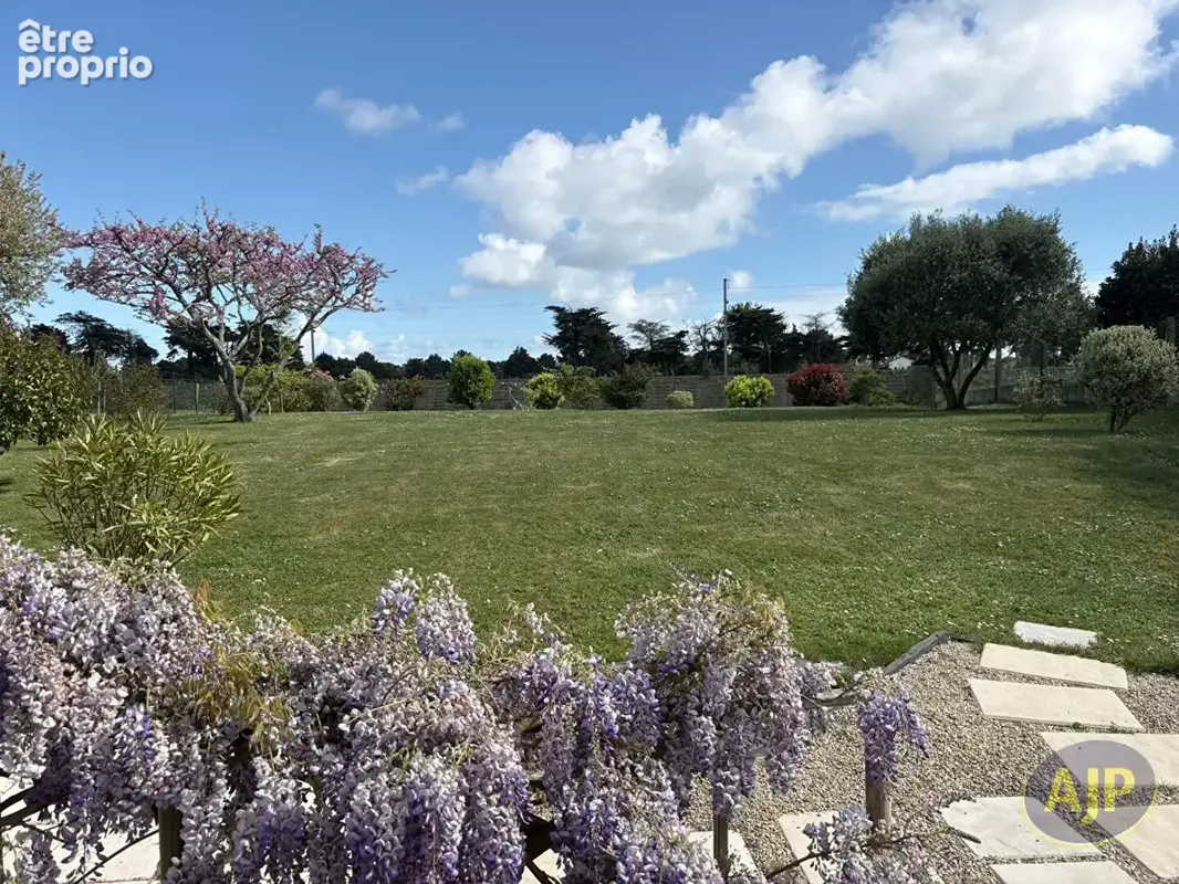 Terrain à LE POULIGUEN