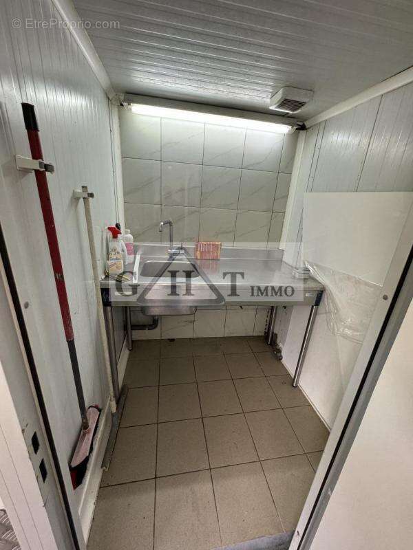 Commerce à VILLENEUVE-LE-ROI