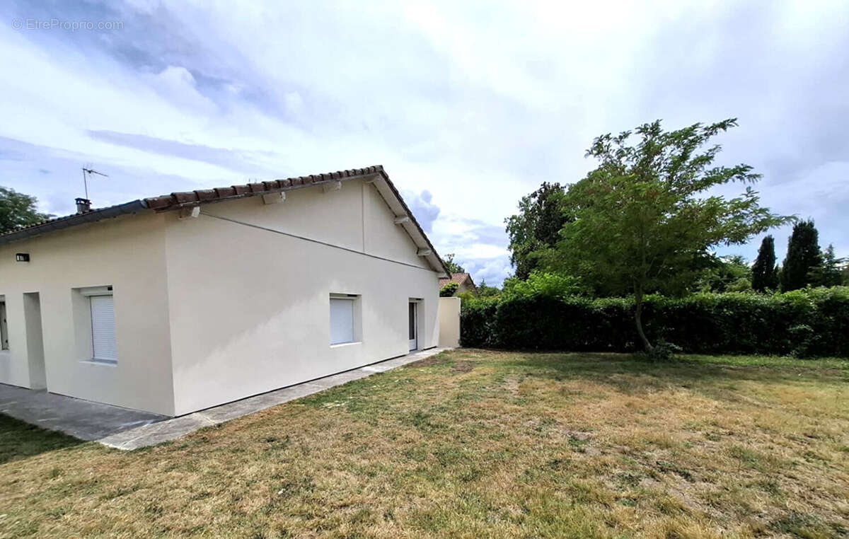 Ensemble immobilier rénové Deux maisons et un garage loués, revenus immédiats - photo 9