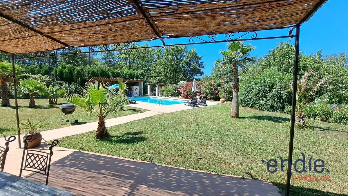 Maison à VILLECROZE