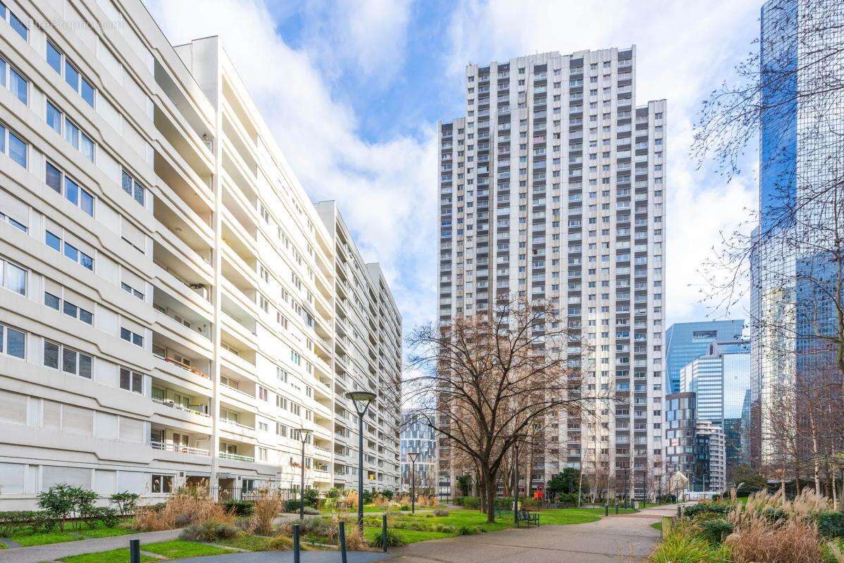 Appartement à COURBEVOIE