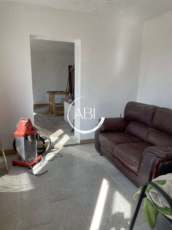 Maison à LE MENIL-DE-BRIOUZE