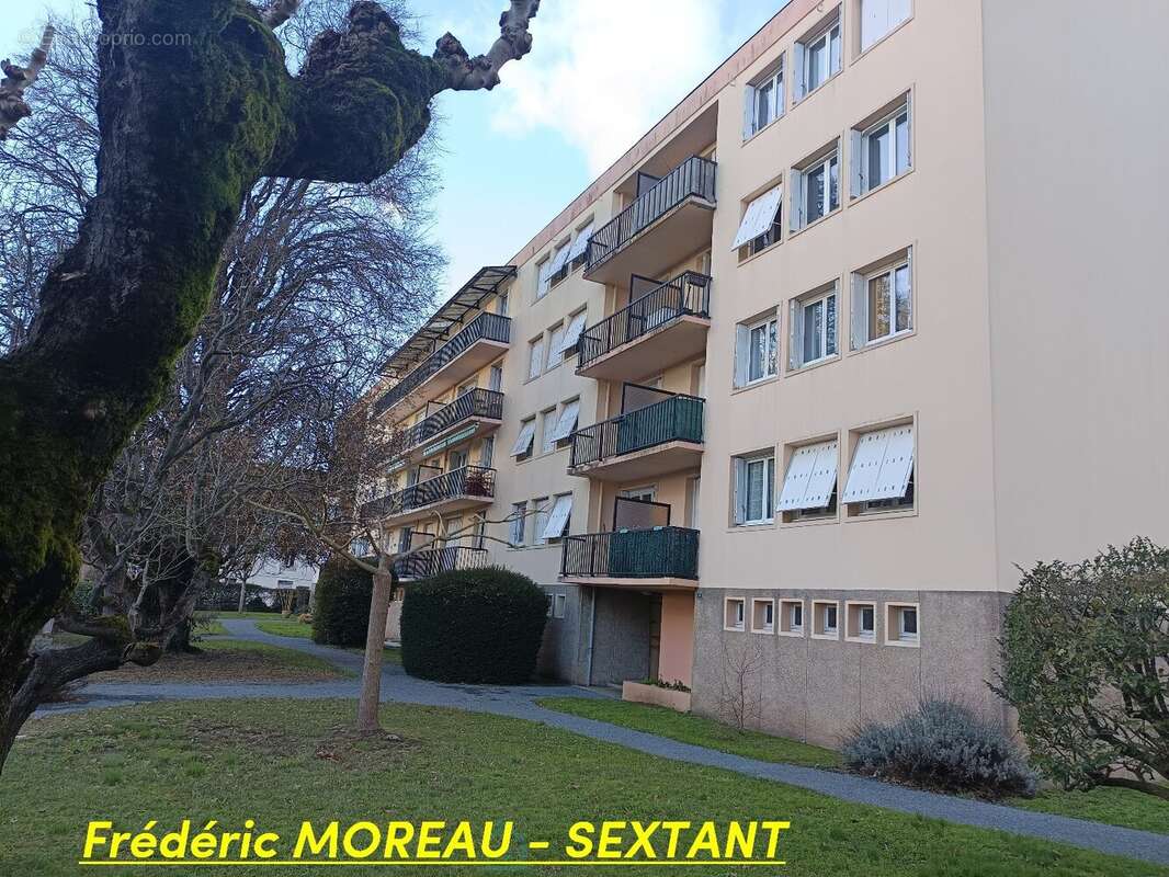 Dans résidence calme et bien entretenue en hyper centre, venez découvrir ce beau T4 avec balcon et garage - photo 9
