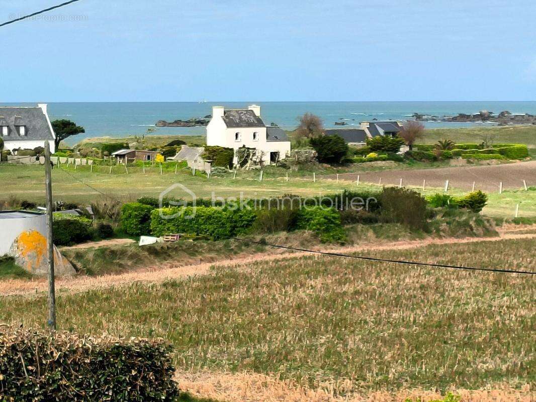 Maison à KERLOUAN