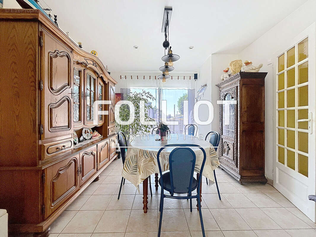 Maison à BRICQUEVILLE-SUR-MER