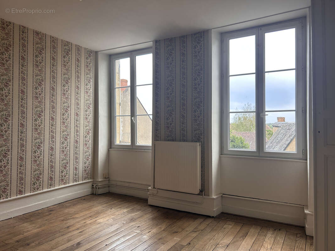 A VENDRE - Maison 5 pièces avec jardin et dépendances à Prissac - photo 9