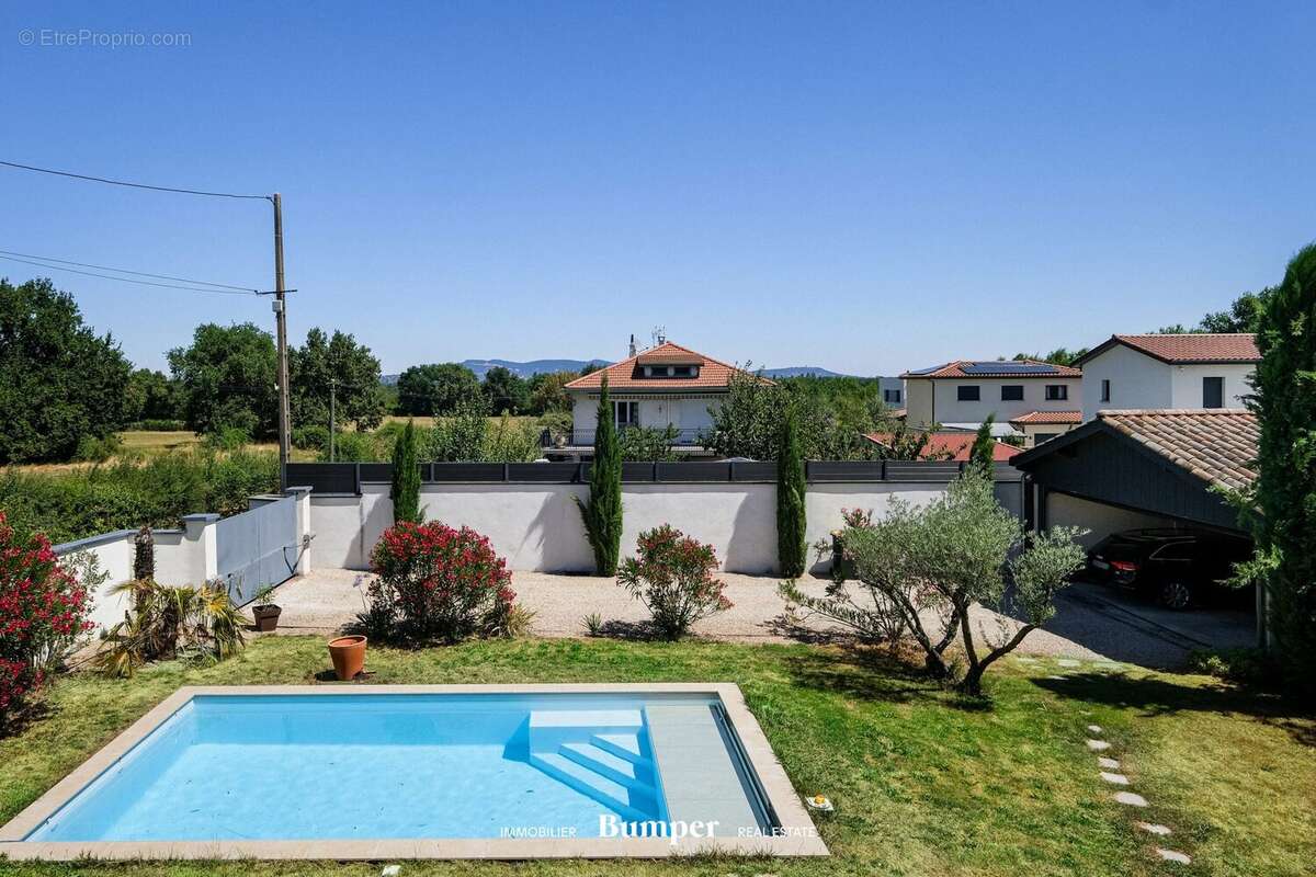 Maison 267 m² à Saint-Genis-Les-Ollieres  - photo 6