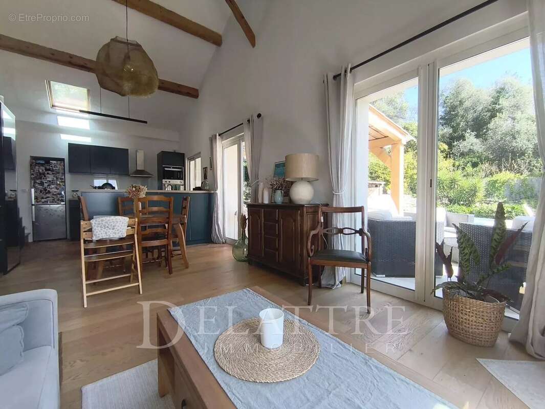 Maison à CHATEAUNEUF-GRASSE
