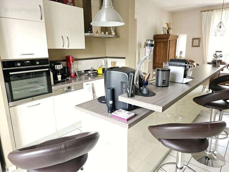 Maison à MONTROND-LES-BAINS