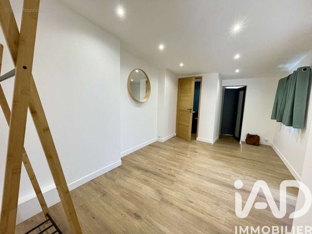 Maison 84 m² à La Londe-Les-Maures  - photo 8