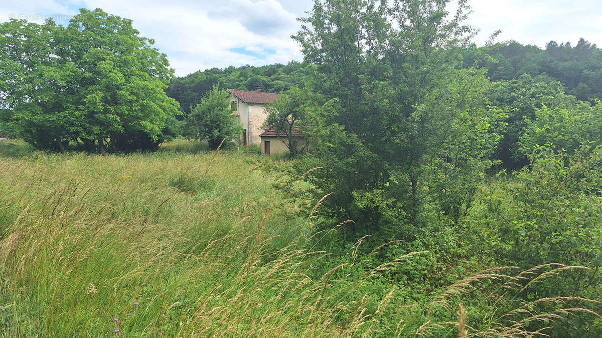 Maison à SAINT-CERNIN-DE-L&#039;HERM