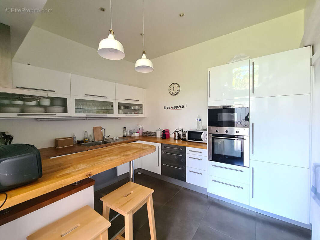 Maison à LA QUEUE-LES-YVELINES