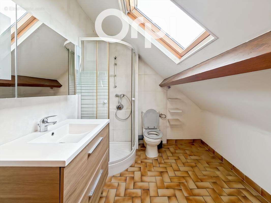 Maison à LACHELLE