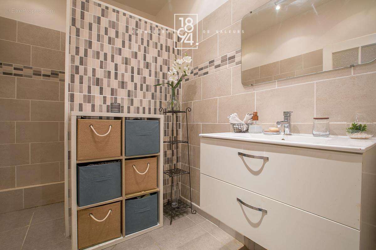 Appartement à MARSEILLE-5E