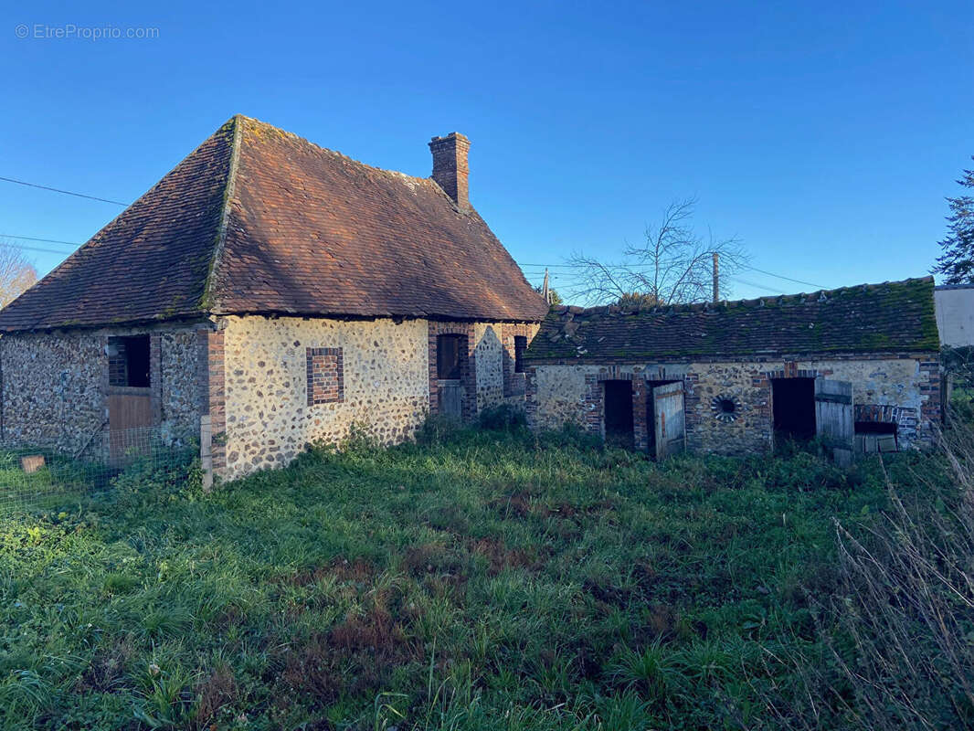 Maison à LES CORVEES-LES-YYS