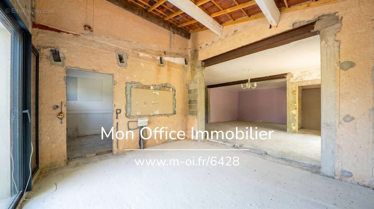Maison à VENTABREN