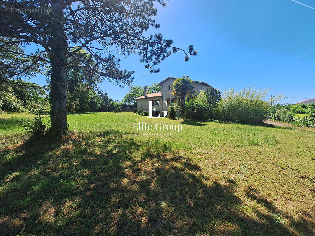 Maison à PUYMOYEN