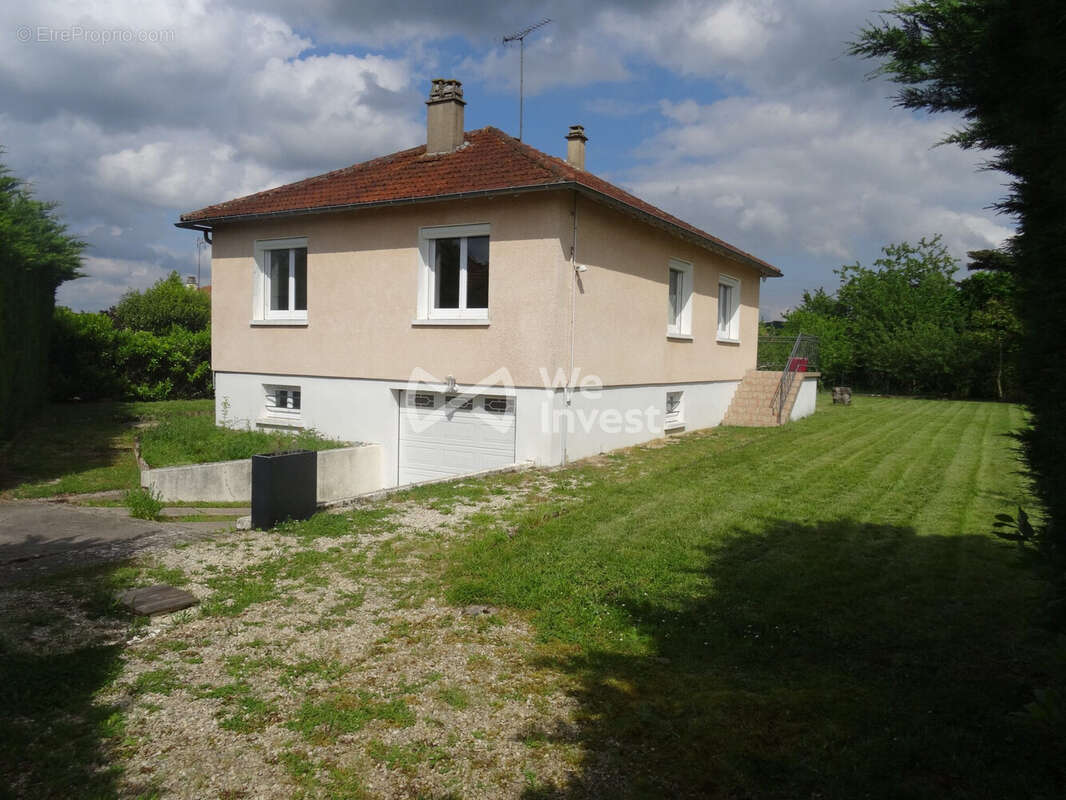 Maison à MONETEAU