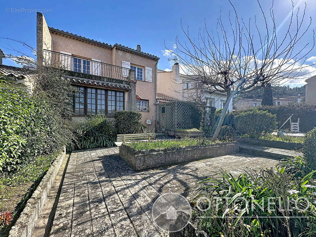 Maison à ROQUEBRUNE-SUR-ARGENS