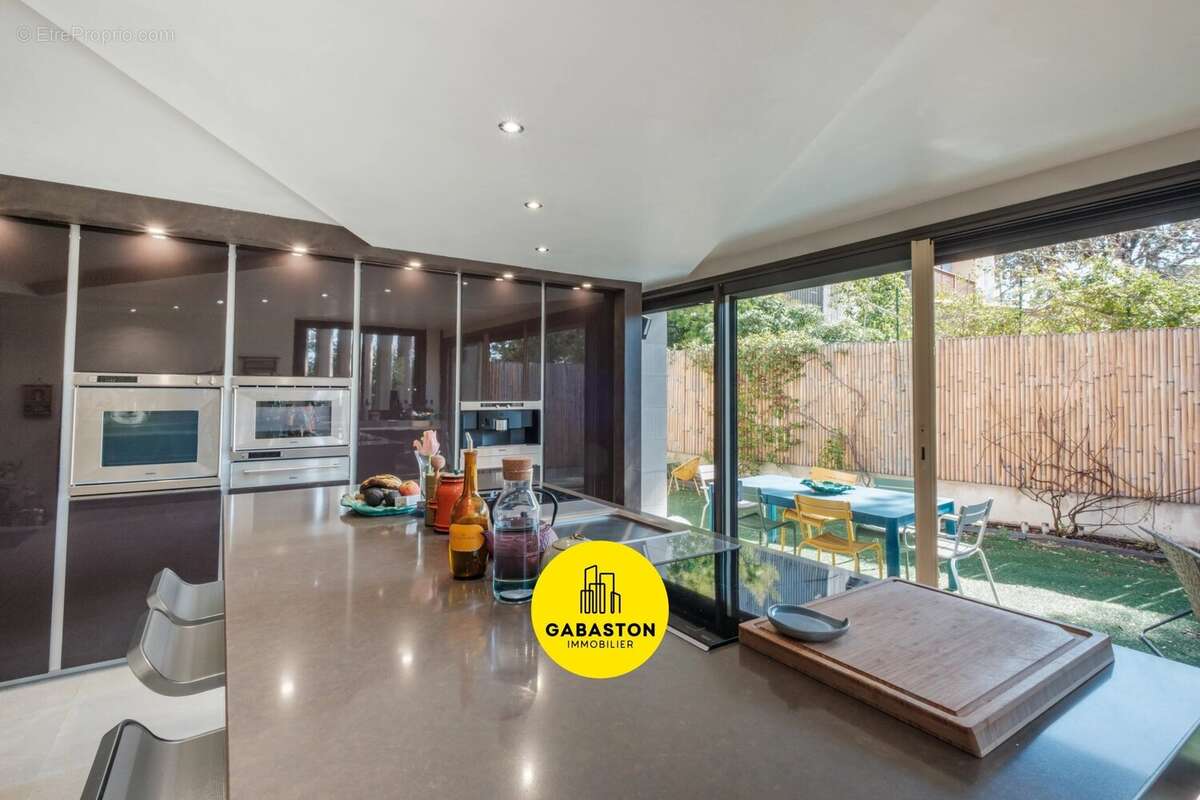 Appartement à MARSEILLE-7E