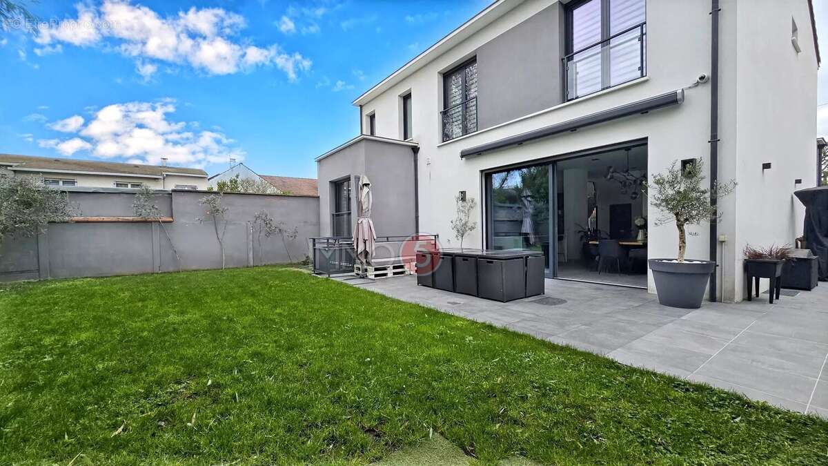 Maison à LES PAVILLONS-SOUS-BOIS