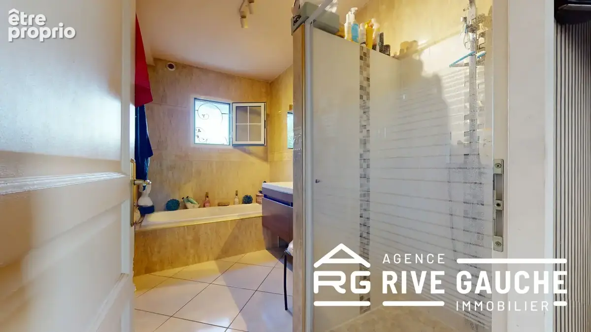 CHAVANAY   Maison 233 m2   5 chambres   Piscine + appartement indépendant - photo 12
