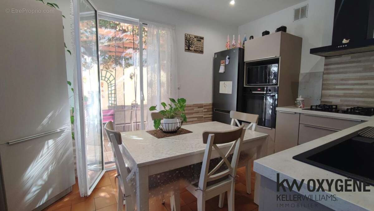 Maison à SAINT-LAURENT-DE-LA-SALANQUE